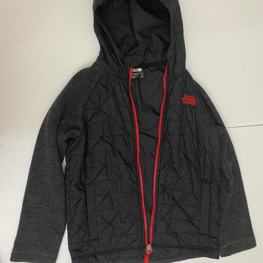 Northface boy jacket size s